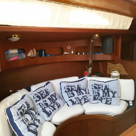 Barca A Vela 12 Metri Boat & Breakfast Botel Formia
