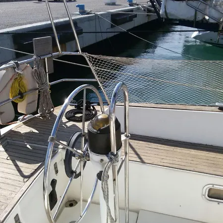 Barca A Vela 12 Metri Boat & Breakfast Botel *