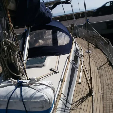 Barca A Vela 12 Metri Boat & Breakfast
