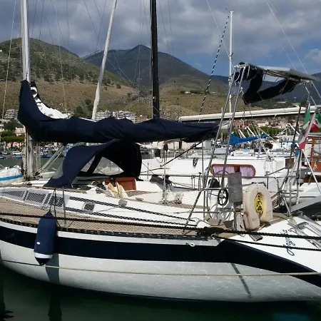 Botel Barca A Vela 12 Metri Boat & Breakfast Formia