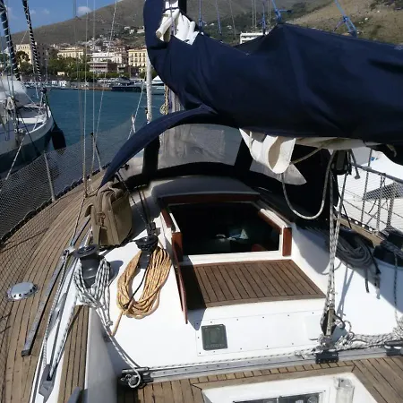 Barca A Vela 12 Metri Boat & Breakfast Botel *
