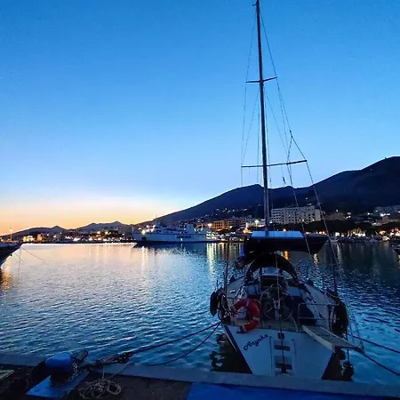 Barca A Vela 12 Metri Boat & Breakfast * Formia