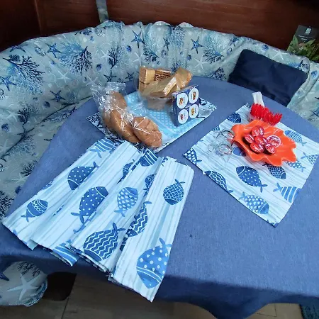 Botel Barca A Vela 12 Metri Boat & Breakfast
