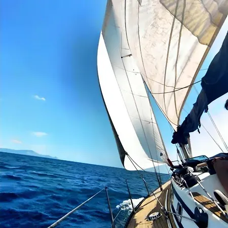 Barca A Vela 12 Metri Boat & Breakfast * Formia