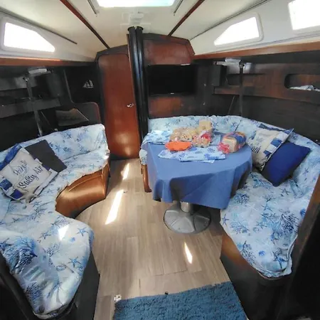 Barca A Vela 12 Metri Boat & Breakfast Formia