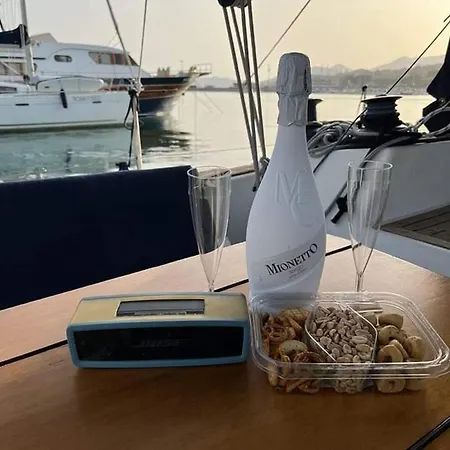 Barca A Vela 12 Metri Boat & Breakfast * Formia