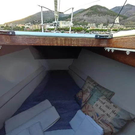 Botel Barca A Vela 12 Metri Boat & Breakfast *