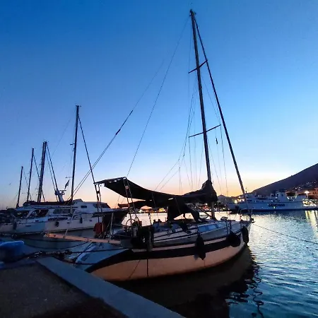 Barca A Vela 12 Metri Boat & Breakfast