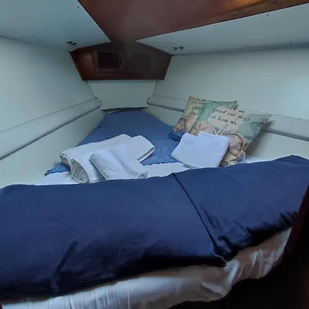 Barca A Vela 12 Metri Boat & Breakfast 船屋 *